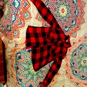 A medium size plaid shirt